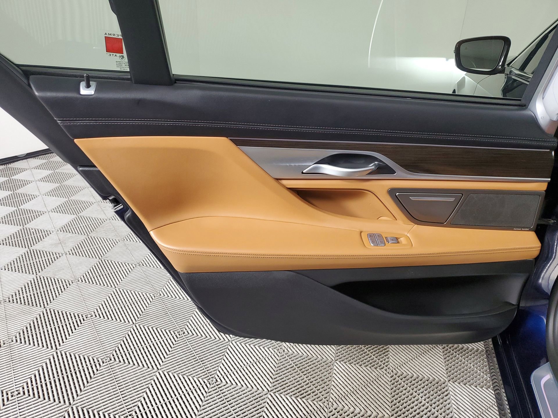 Used 2022 BMW 750i xDrive w/ Executive Package image 23