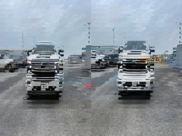 Used 2024 Chevrolet Silverado 2500 High Country w/ High Country Premium Package AWD/4WD image 9