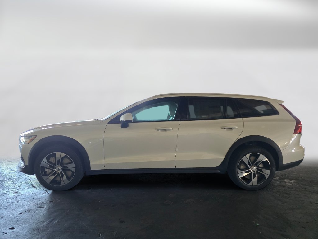New 2026 Volvo V60 B5 Cross Country Plus AWD/4WD image 8
