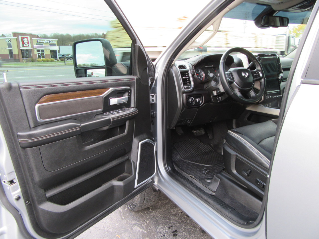 Used 2024 RAM 2500 Laramie image 26