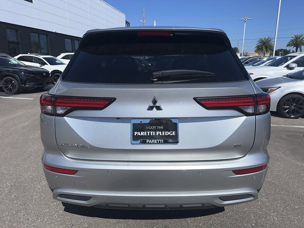 Used 2024 Mitsubishi Outlander SE image 3