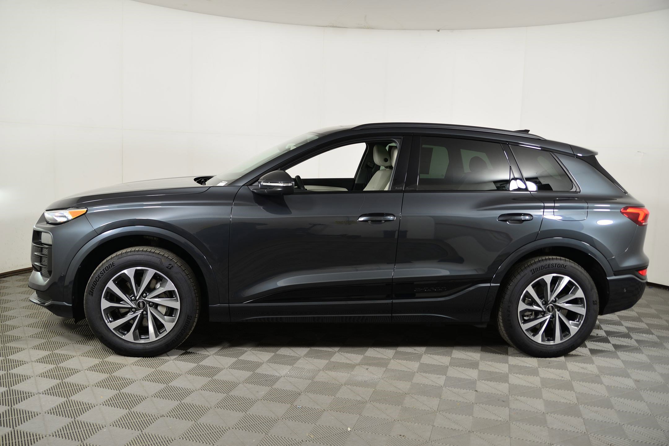 Certified 2025 Audi Q6 e-tron Premium w/ Convenience Package image 2