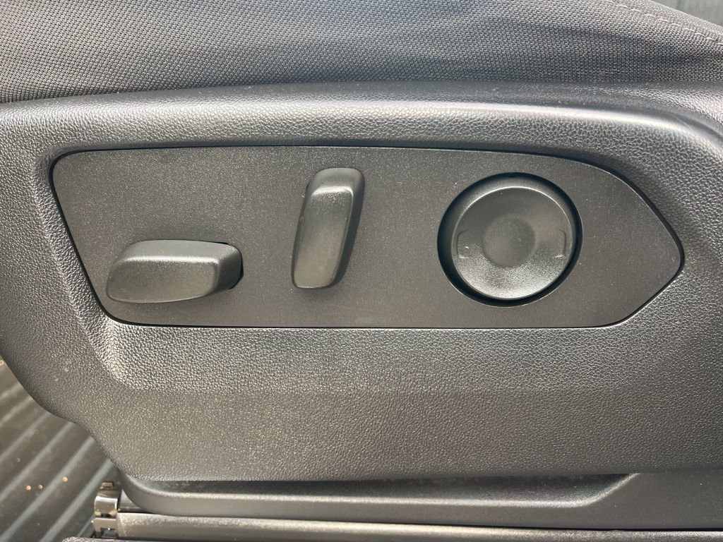 Used 2024 Chevrolet Silverado 2500 LT w/ Convenience Package image 11