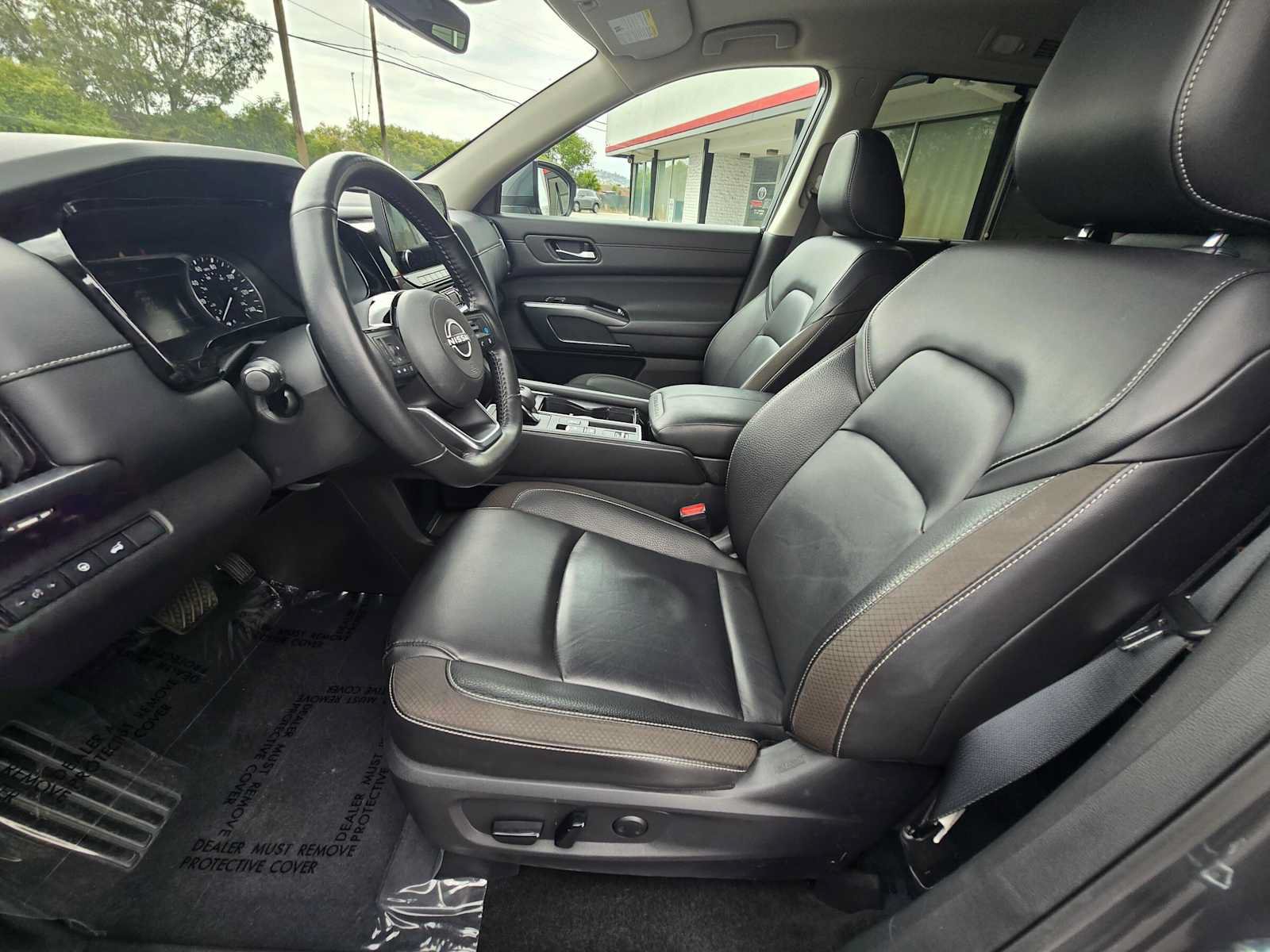 Used 2025 Nissan Pathfinder SL FWD image 23