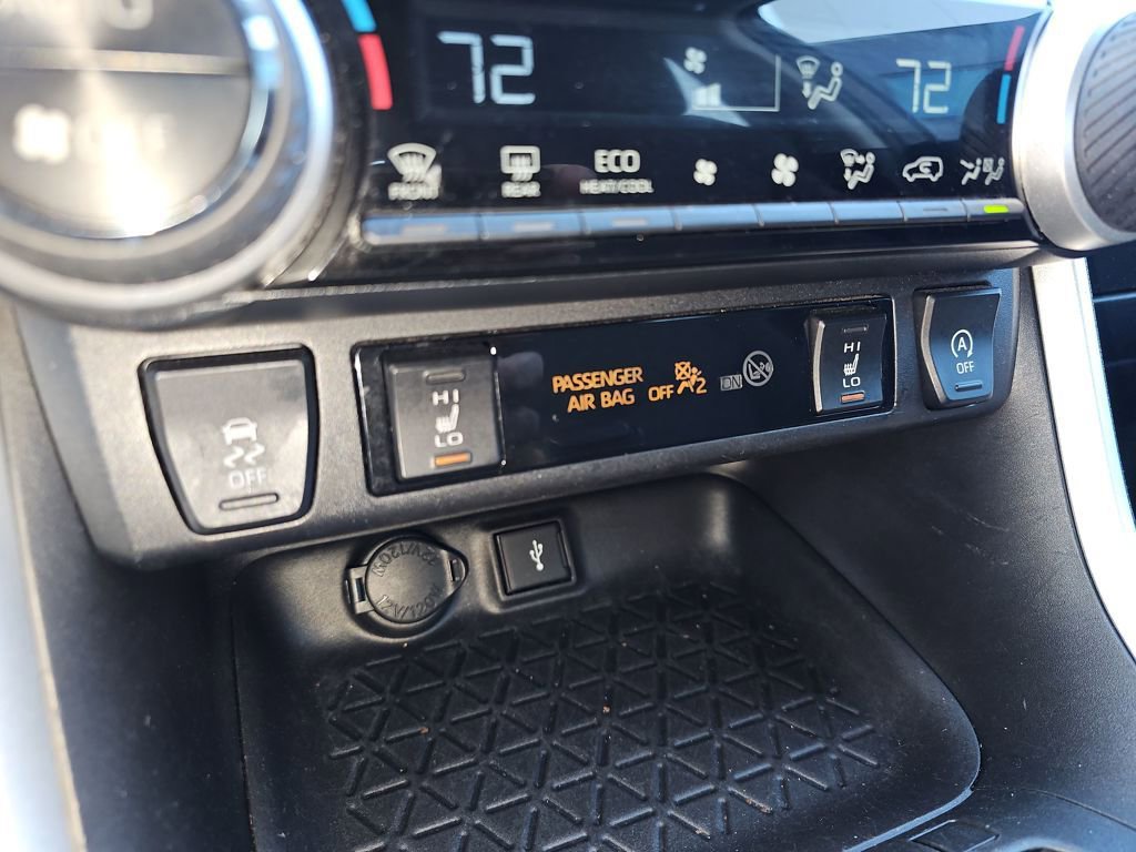 Used 2022 Toyota RAV4 XLE w/ Convenience Package image 38