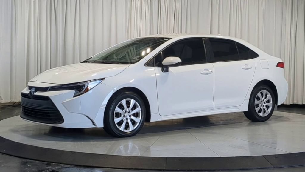 Used 2023 Toyota Corolla LE FWD image 5