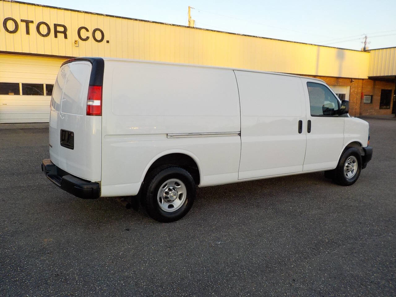 Used 2020 Chevrolet Express 3500 Extended w/ Driver Convenience Package image 5