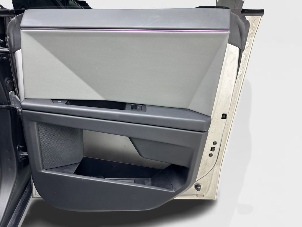 Used 2024 Tesla Cybertruck AWD Crew Cab image 39