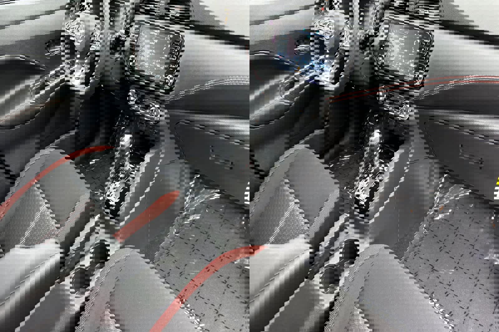 New 2025 Nissan Versa SR w/ Trunk Package image 15