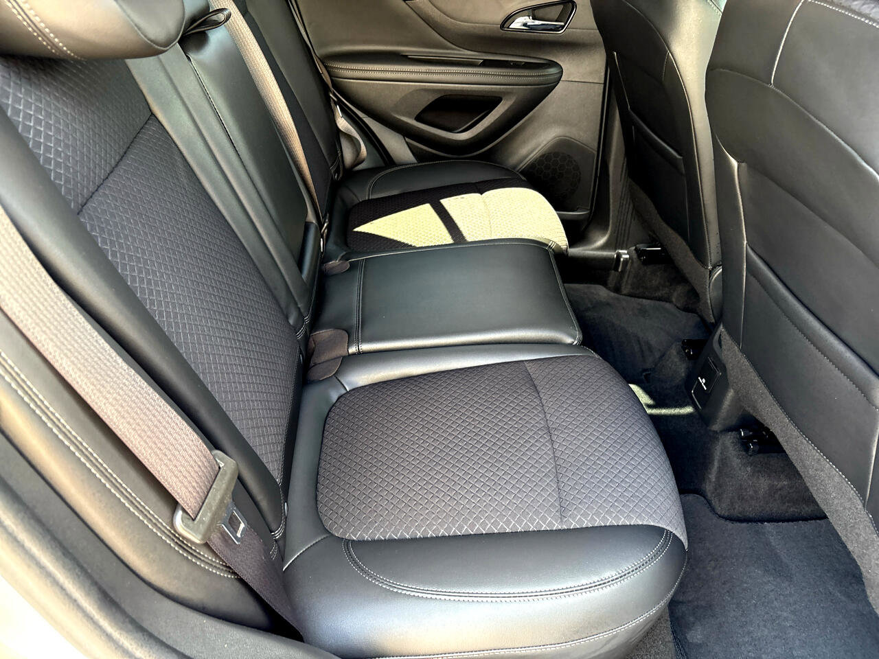 Used 2022 Buick Encore Preferred w/ Safety Package image 27