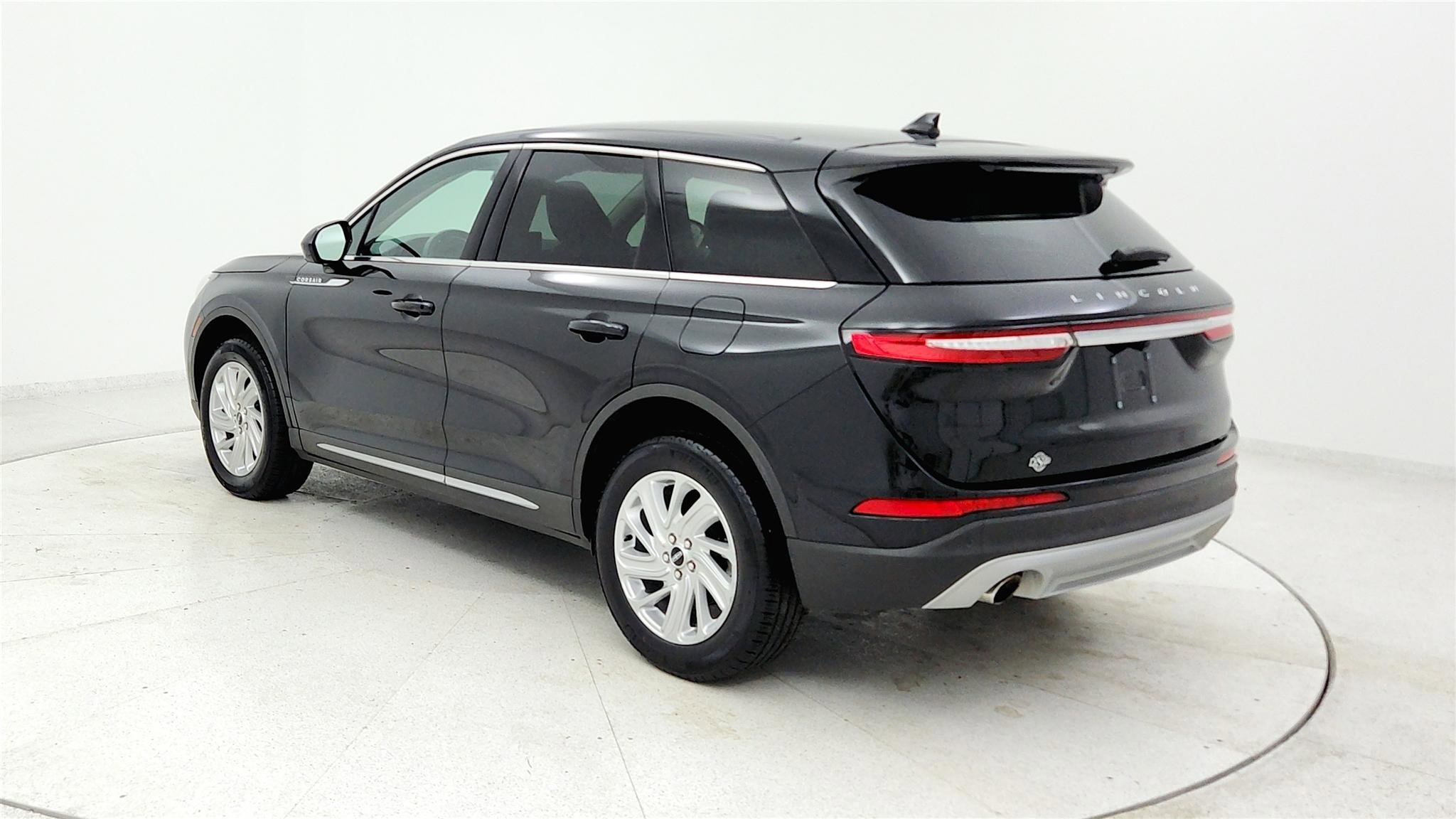 Used 2025 Lincoln Corsair FWD image 3