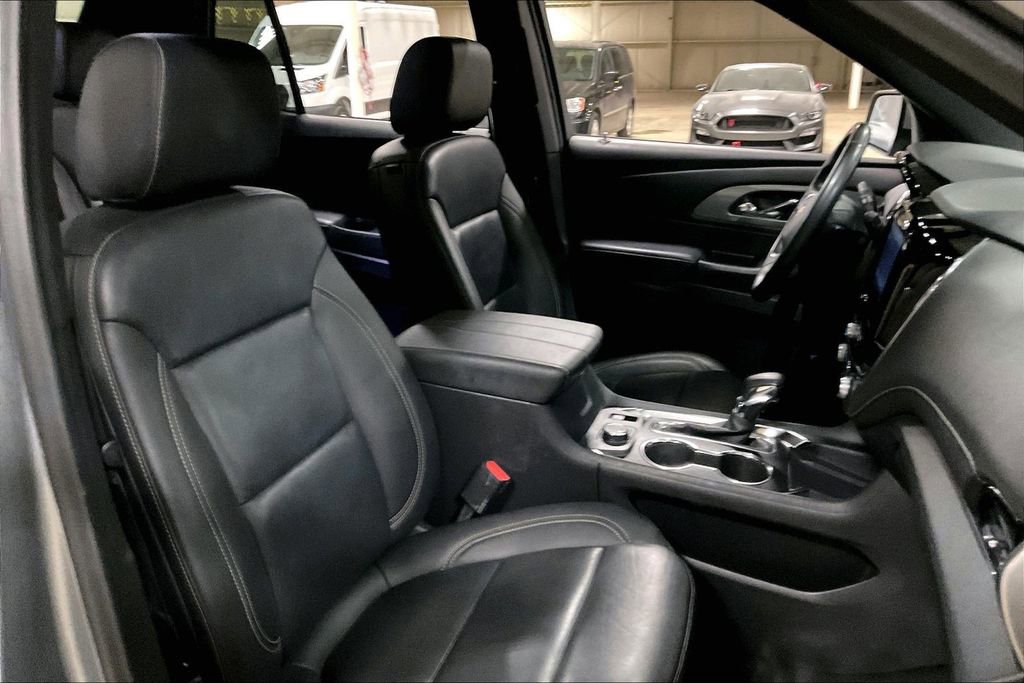 Used 2023 Chevrolet Traverse LT w/ LT Premium Package image 7