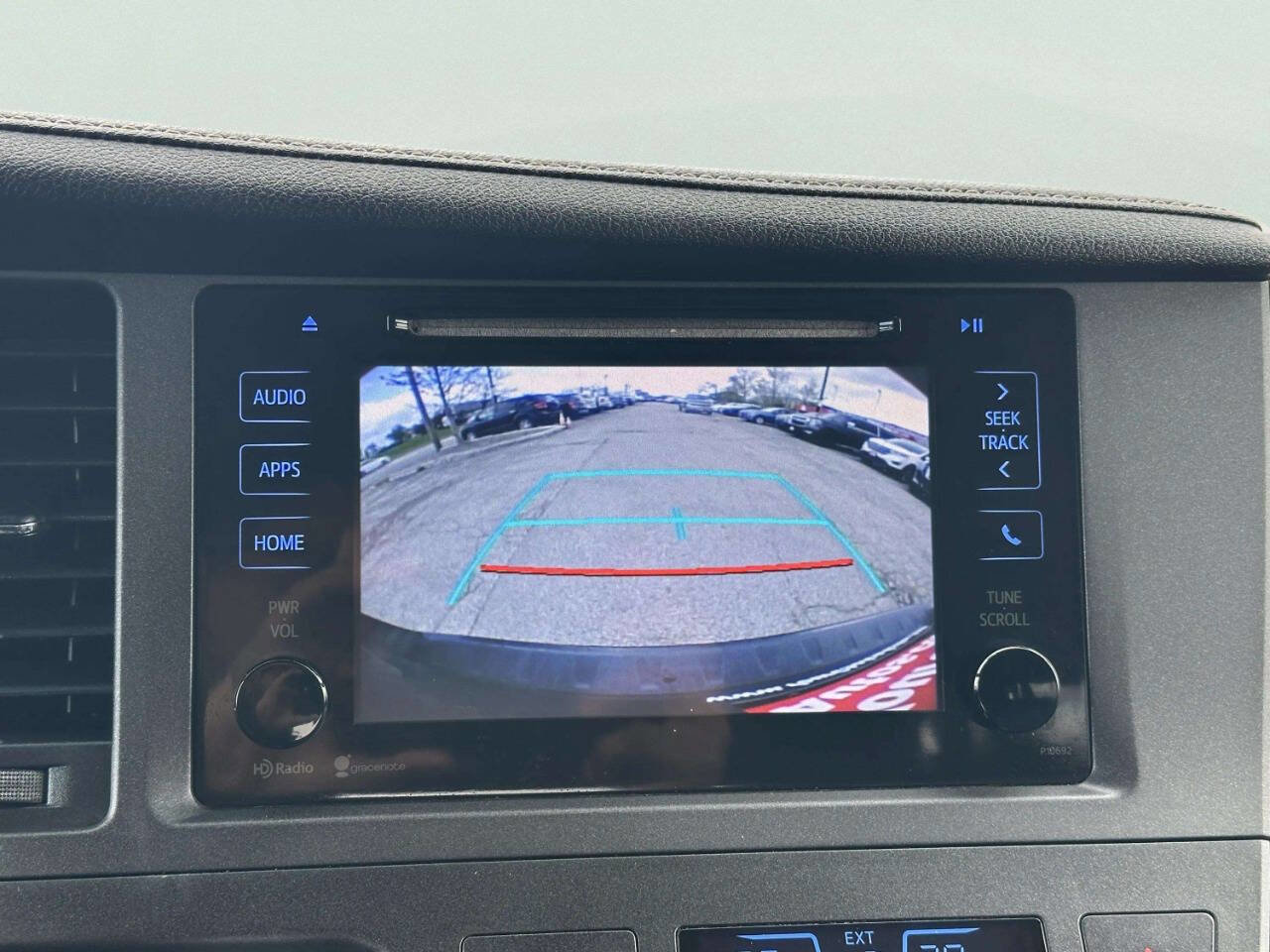 Used 2015 Toyota Sienna SE FWD image 31
