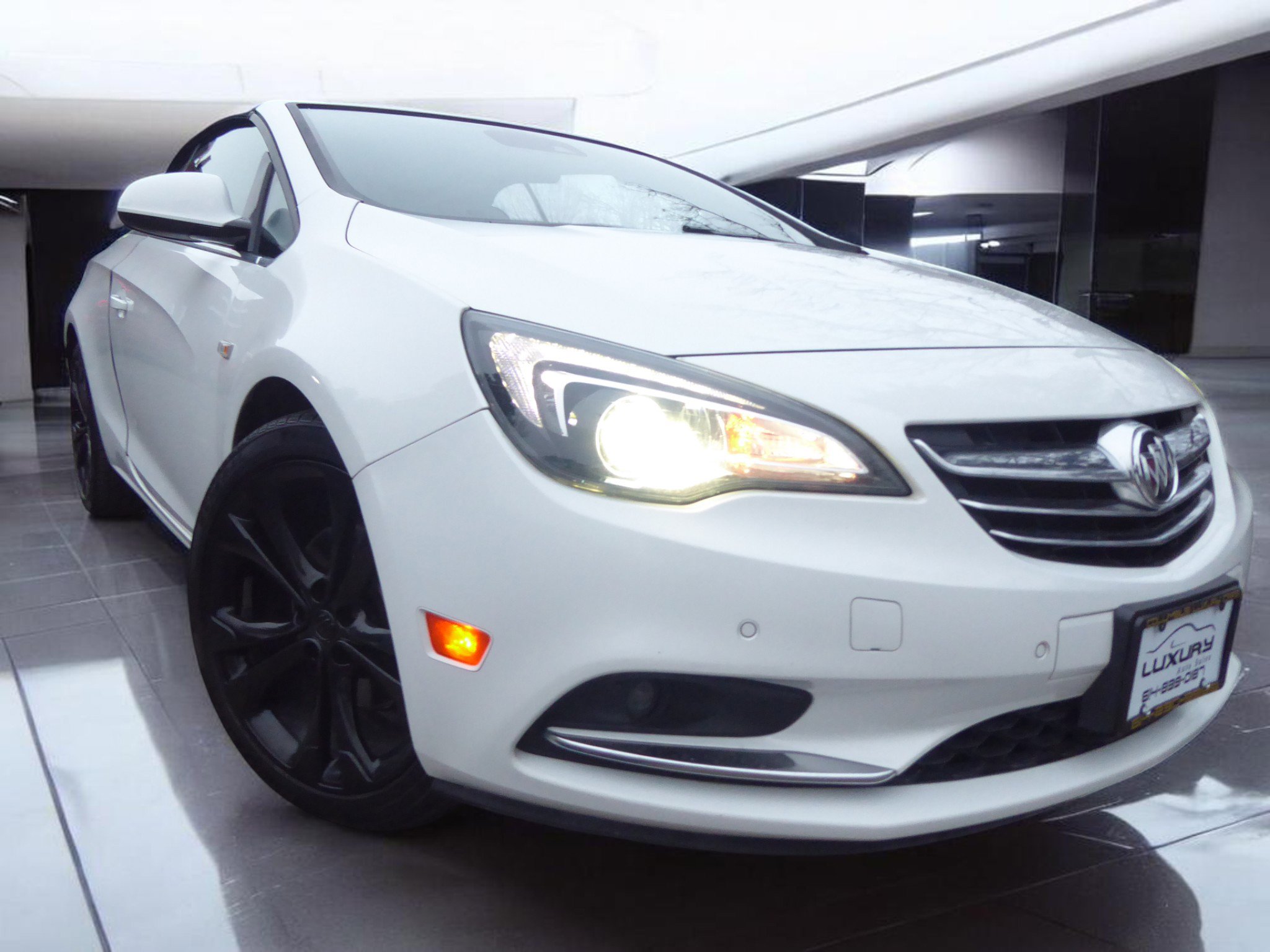 Used 2019 Buick Cascada Premium image 2