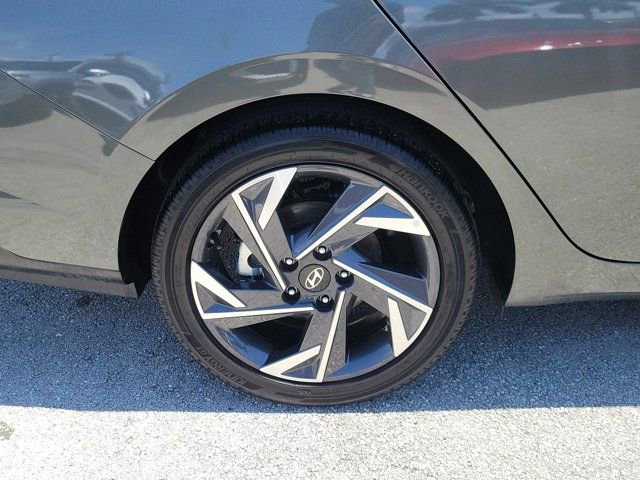 Certified 2025 Hyundai Elantra Limited image 5