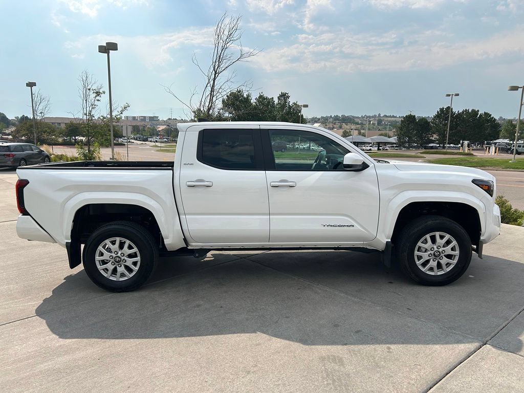 Used 2025 Toyota Tacoma SR5 AWD/4WD image 9