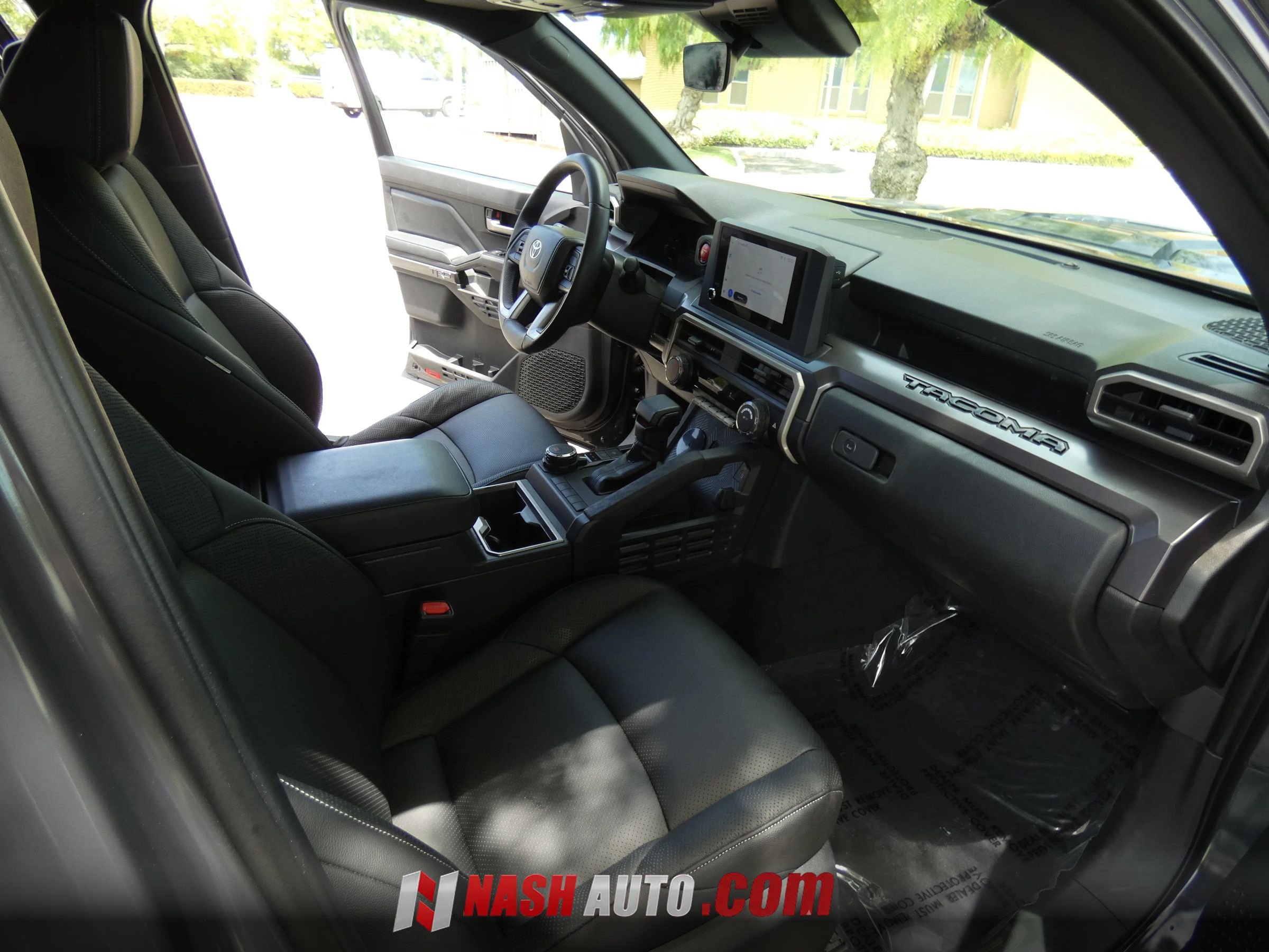 Used 2025 Toyota Tacoma TRD Sport AWD/4WD image 35