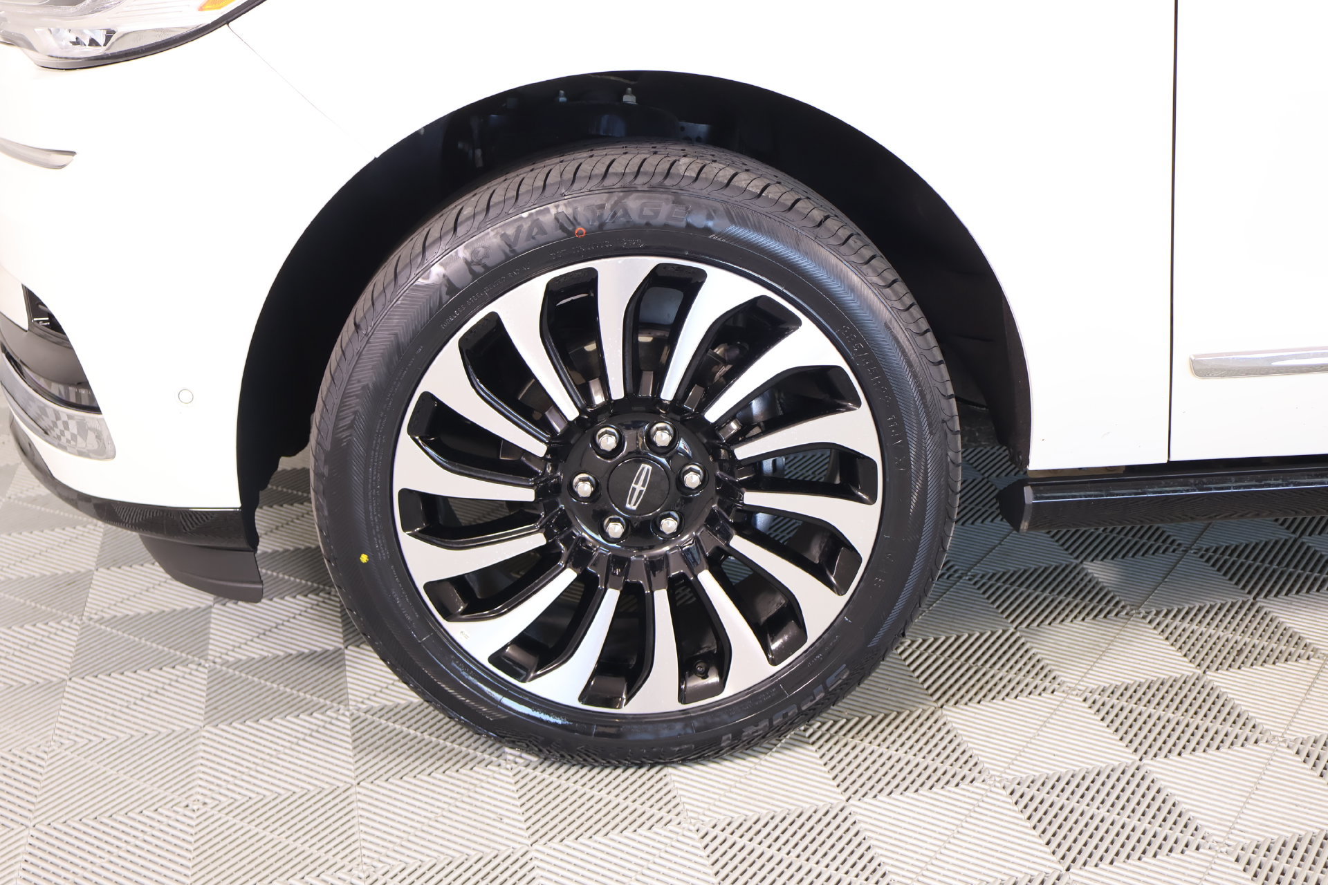 Used 2024 Lincoln Navigator Black Label AWD/4WD image 19