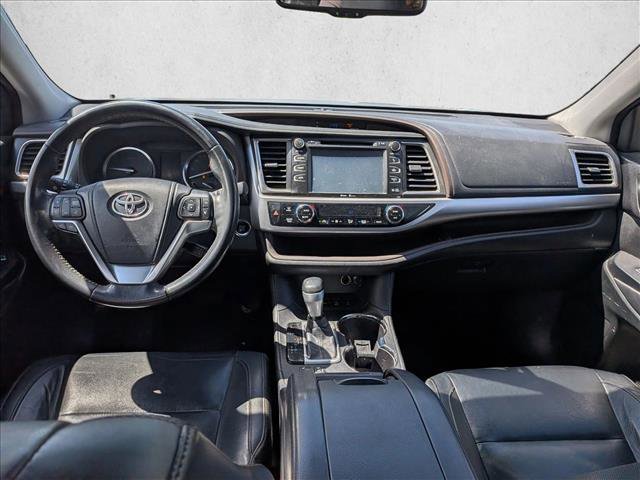 Used 2015 Toyota Highlander XLE AWD/4WD image 14