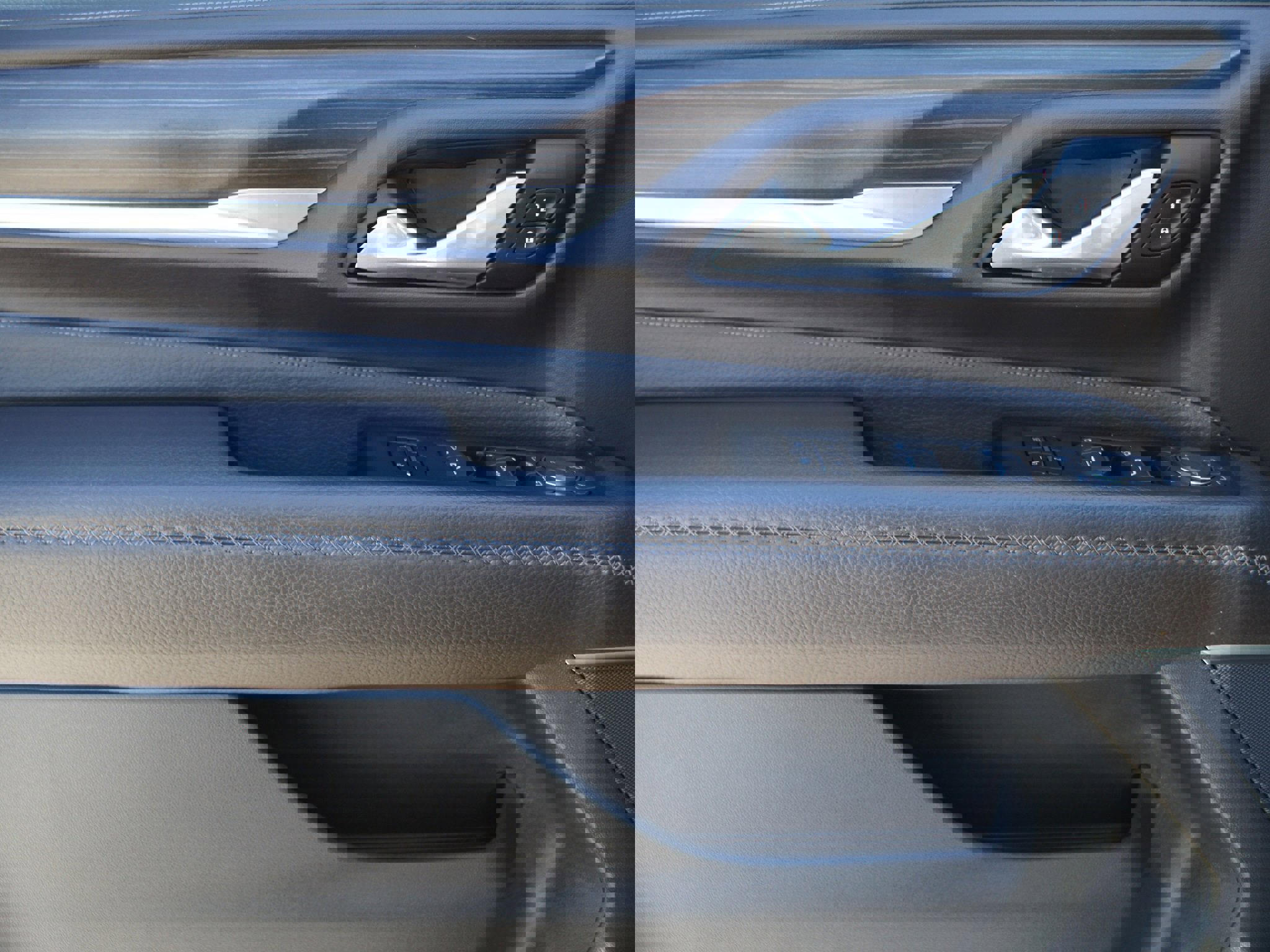 Used 2021 GMC Yukon Denali w/ Denali Premium Package image 31