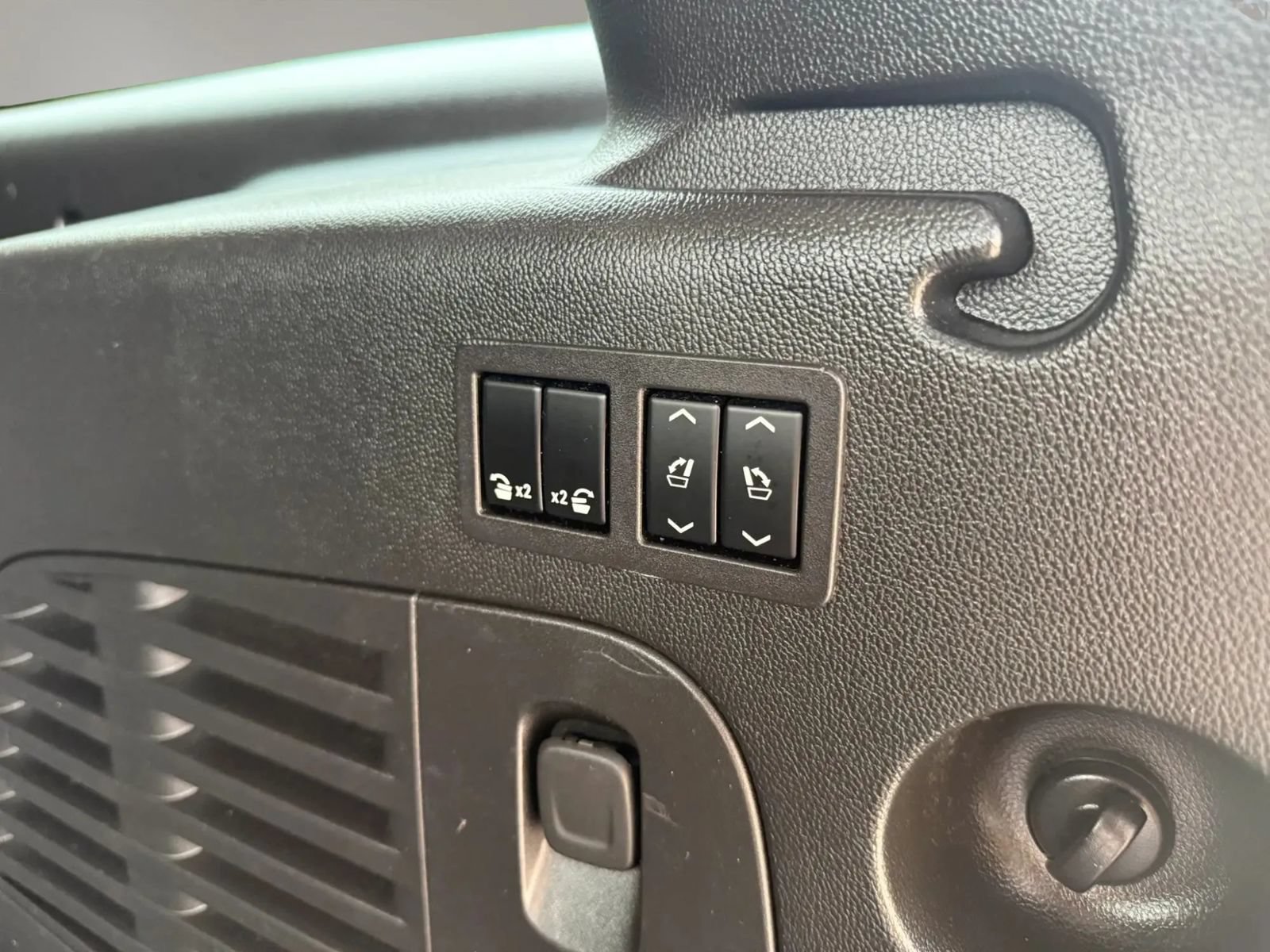Used 2019 GMC Yukon XL SLT w/ Open Road Package RWD image 12