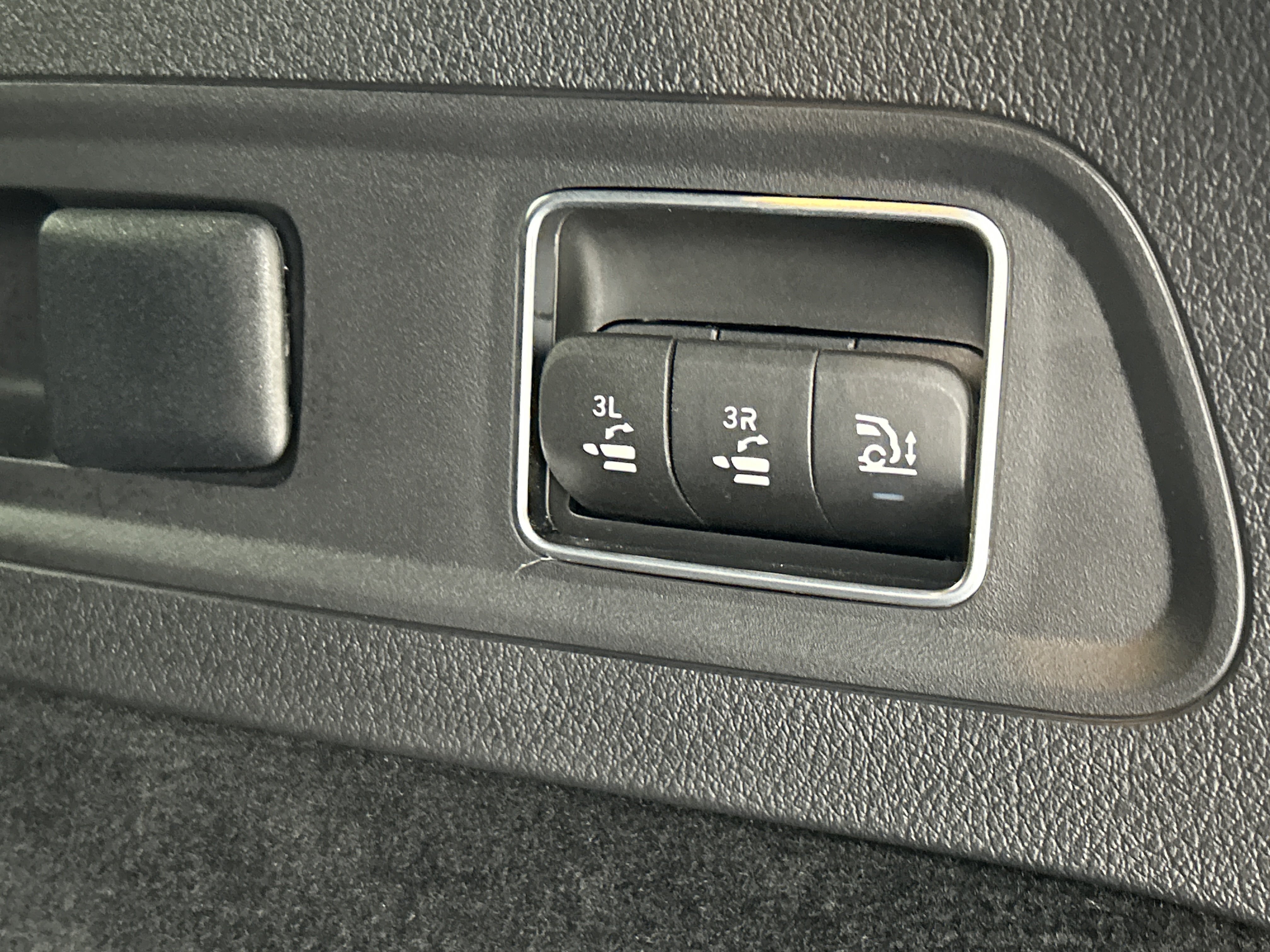 Certified 2026 Mercedes-Benz GLS 450 4MATIC image 12