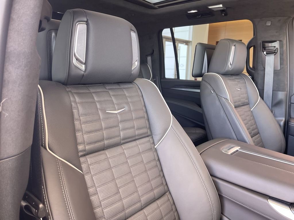 New 2026 Cadillac Escalade ESV V w/ LPO, ONYX Package image 30