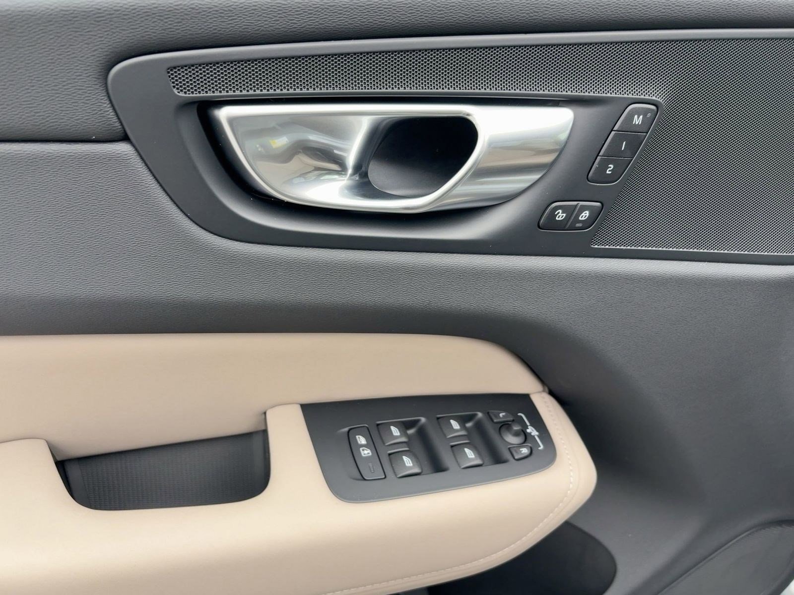 New 2026 Volvo XC60 B5 Plus w/ Climate Package image 12