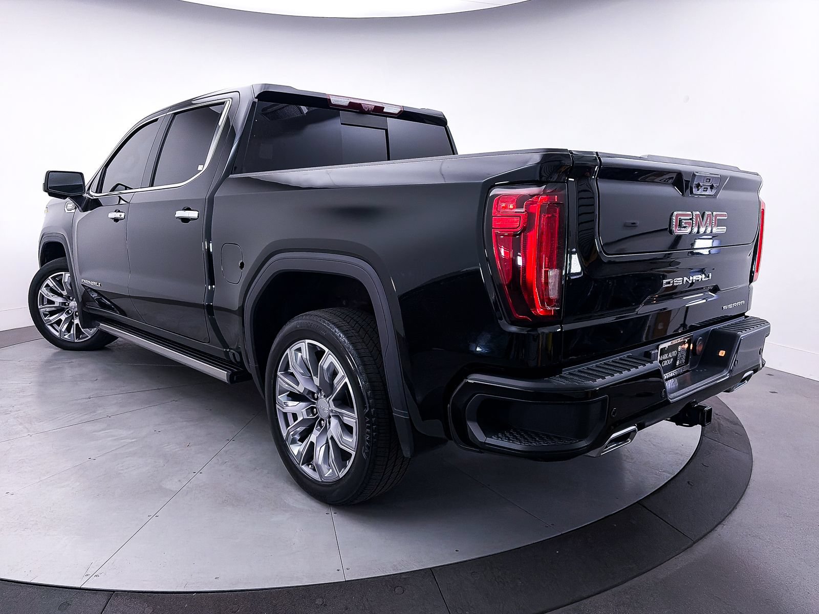 Used 2023 GMC Sierra 1500 Denali w/ Denali Reserve Package AWD/4WD image 2