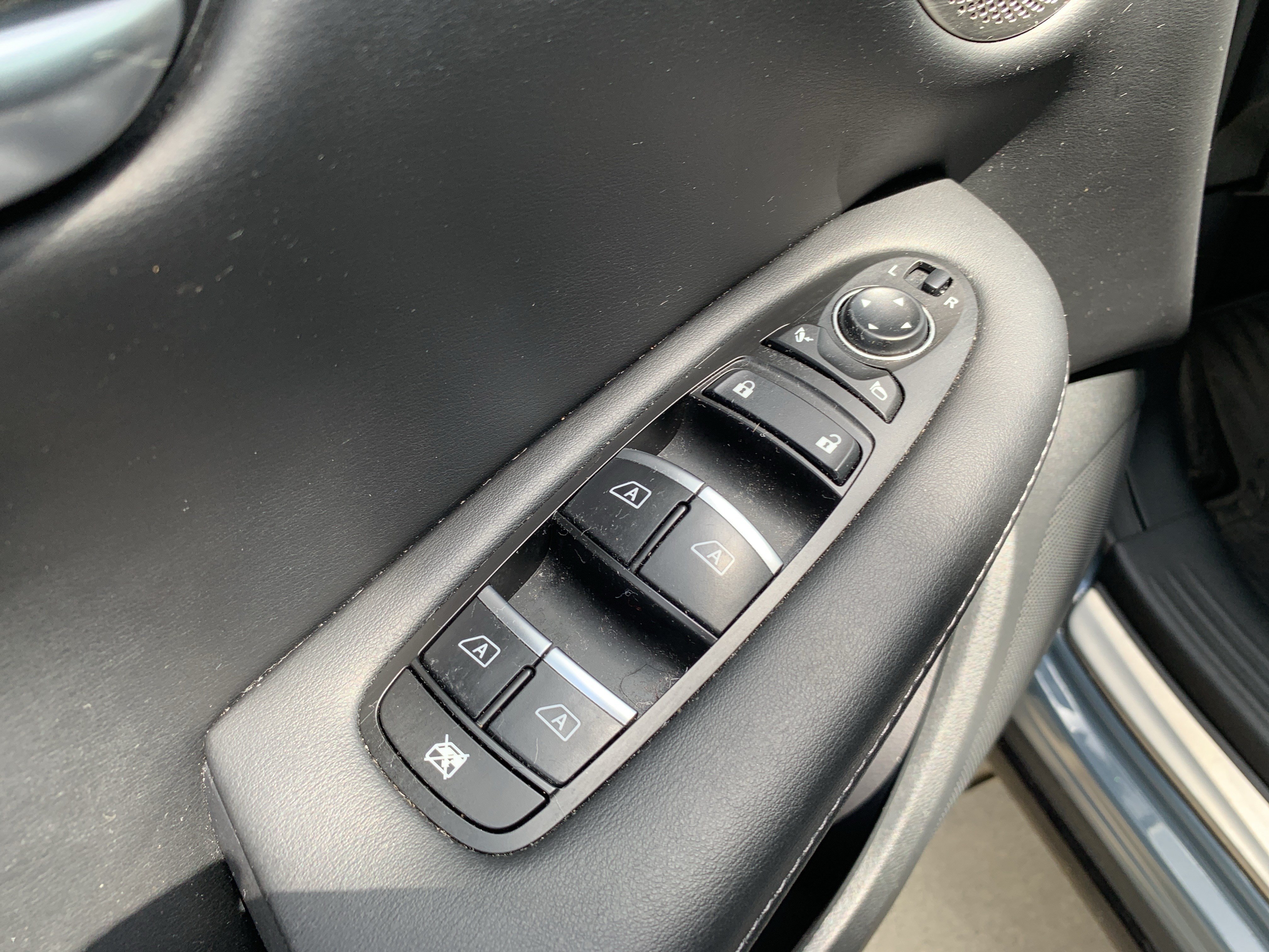 Used 2023 INFINITI QX50 Luxe FWD image 15
