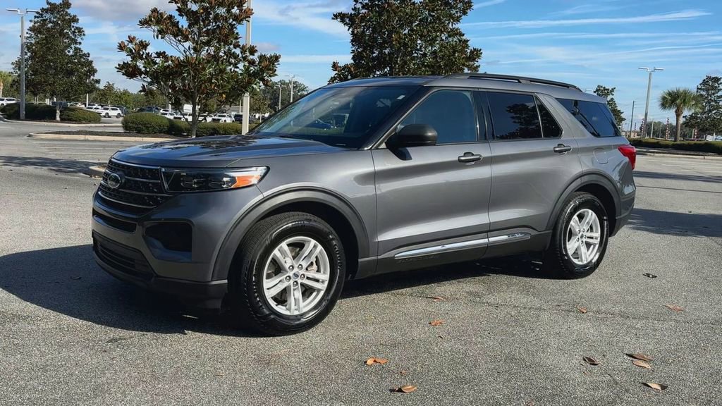Used 2022 Ford Explorer XLT image 4