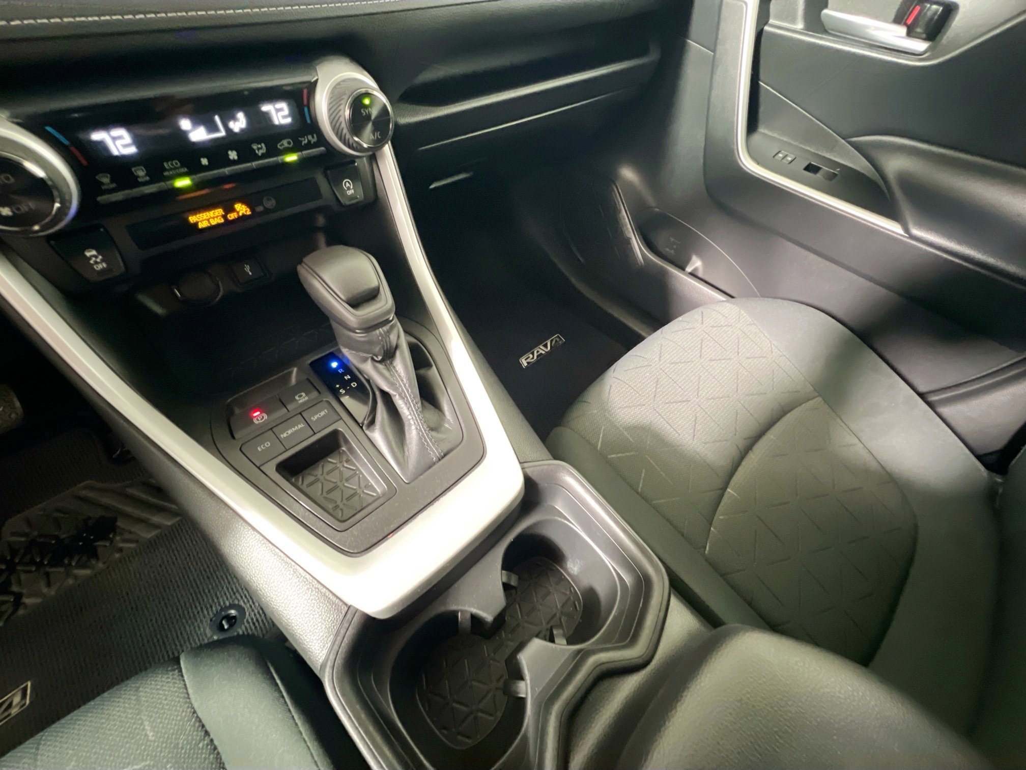 Used 2021 Toyota RAV4 XLE w/ Convenience Package image 26