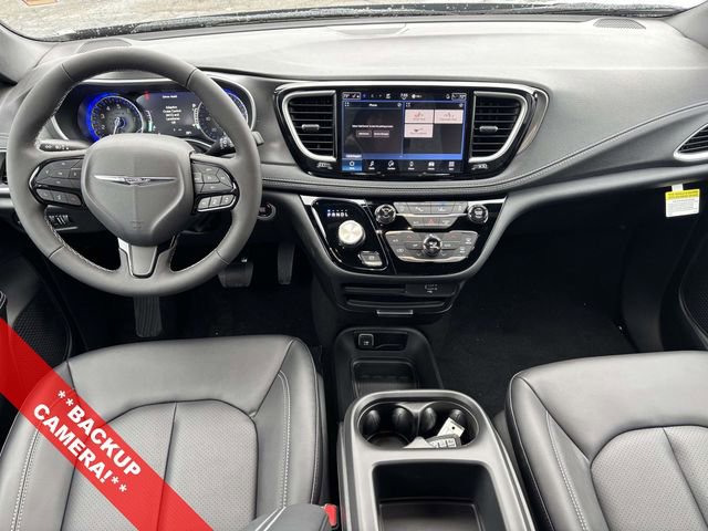 New 2026 Chrysler Pacifica Select image 2