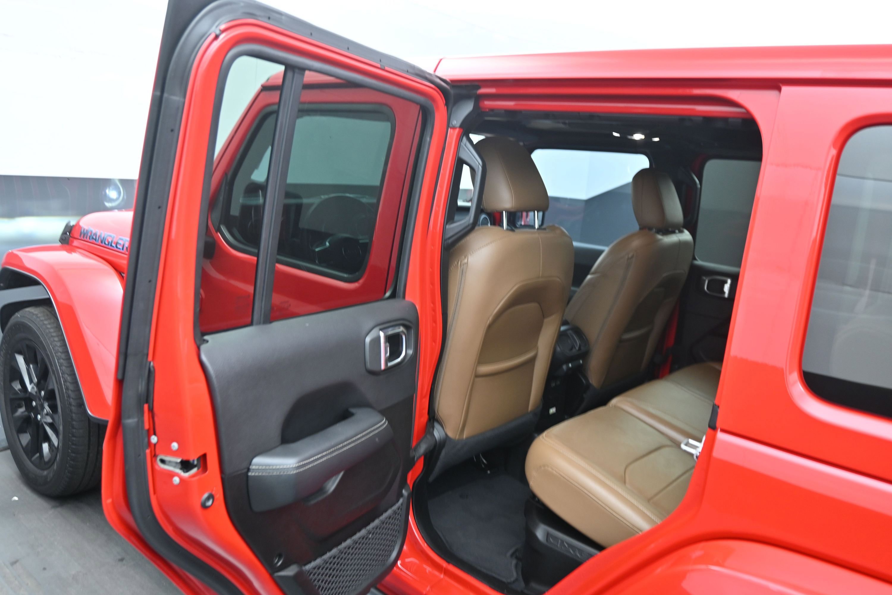 Used 2022 Jeep Wrangler Unlimited Sahara w/ Cold Weather Group AWD/4WD image 16