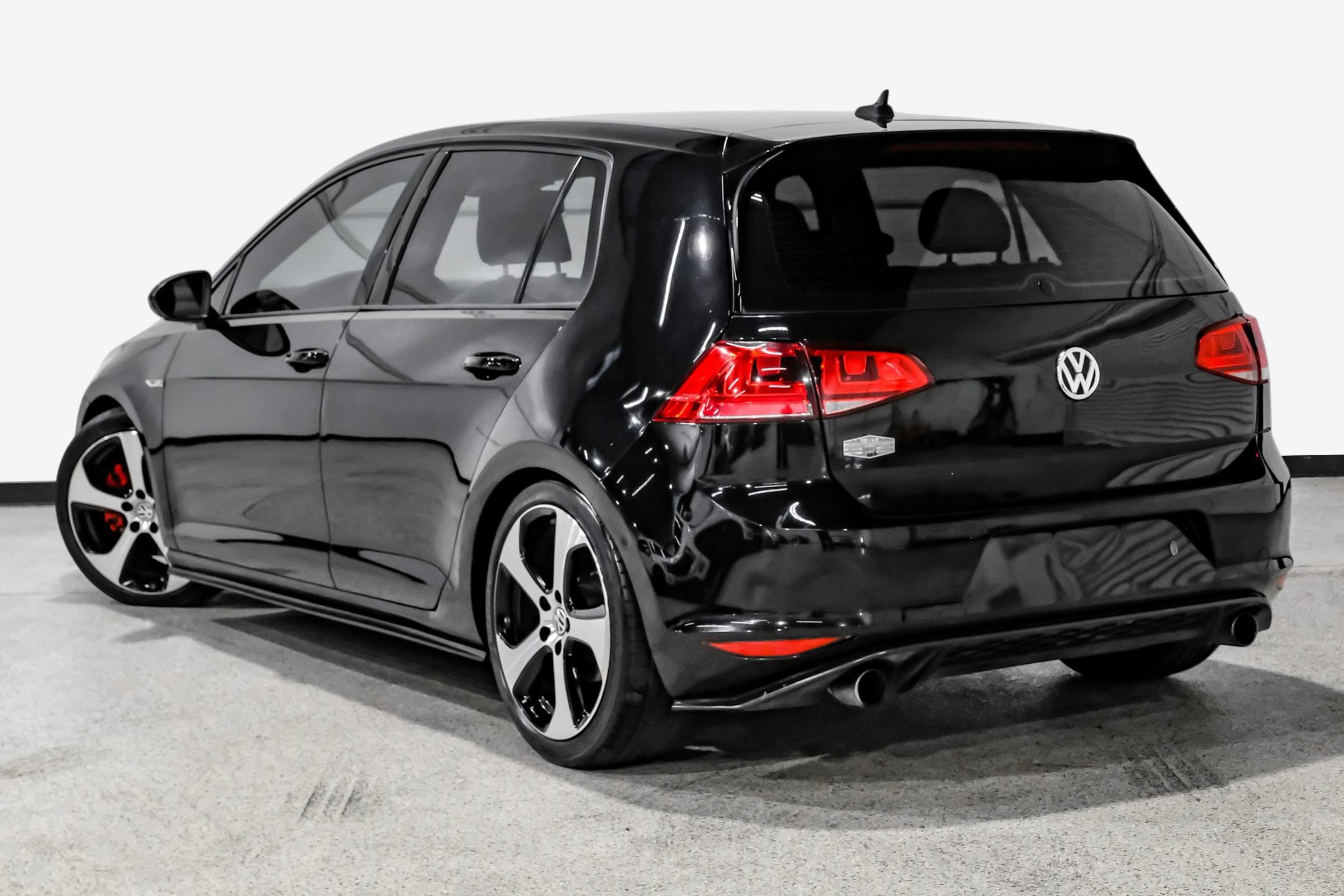 Used 2016 Volkswagen GTI SE FWD image 8