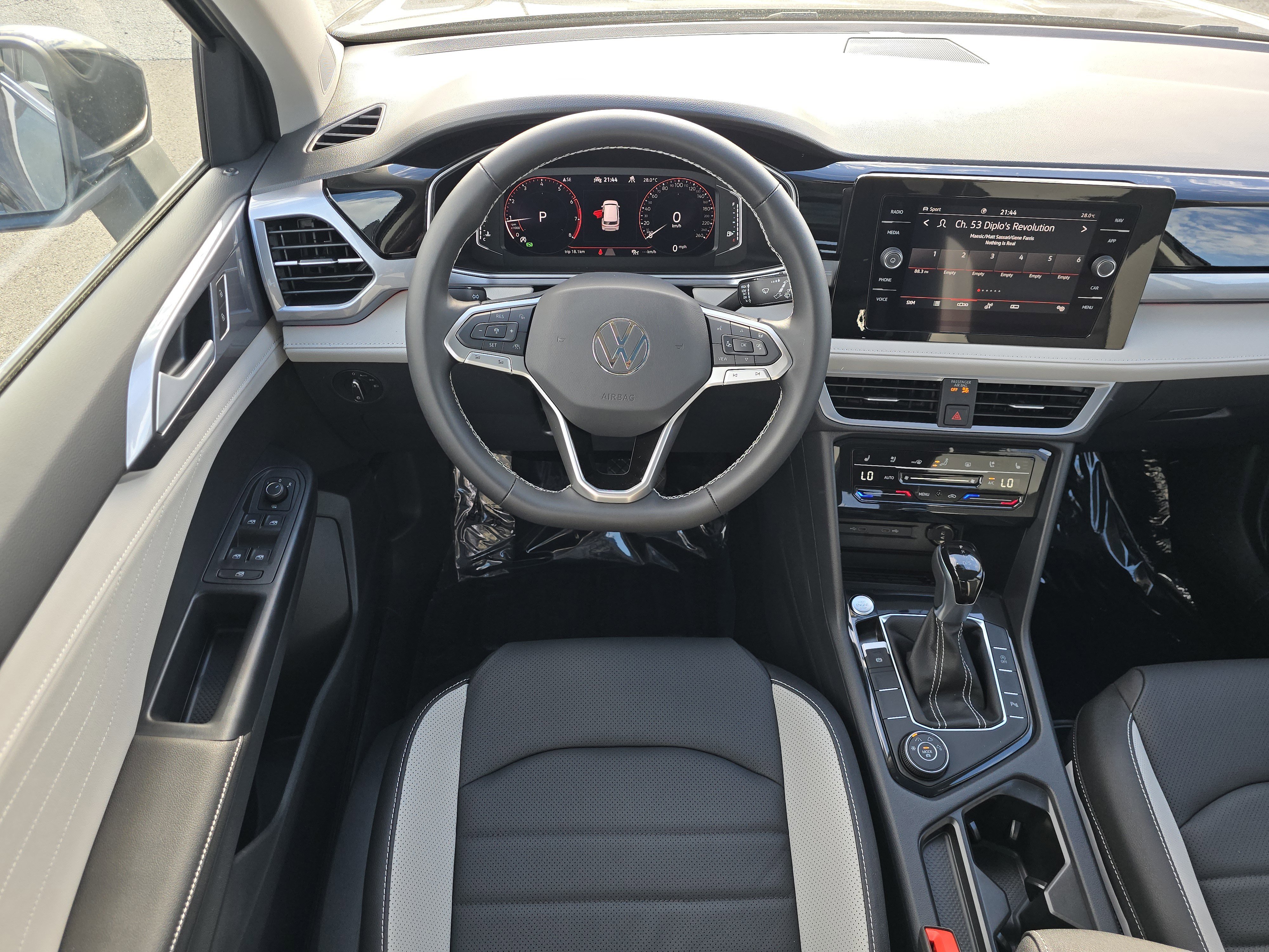 New 2025 Volkswagen Taos SEL image 20