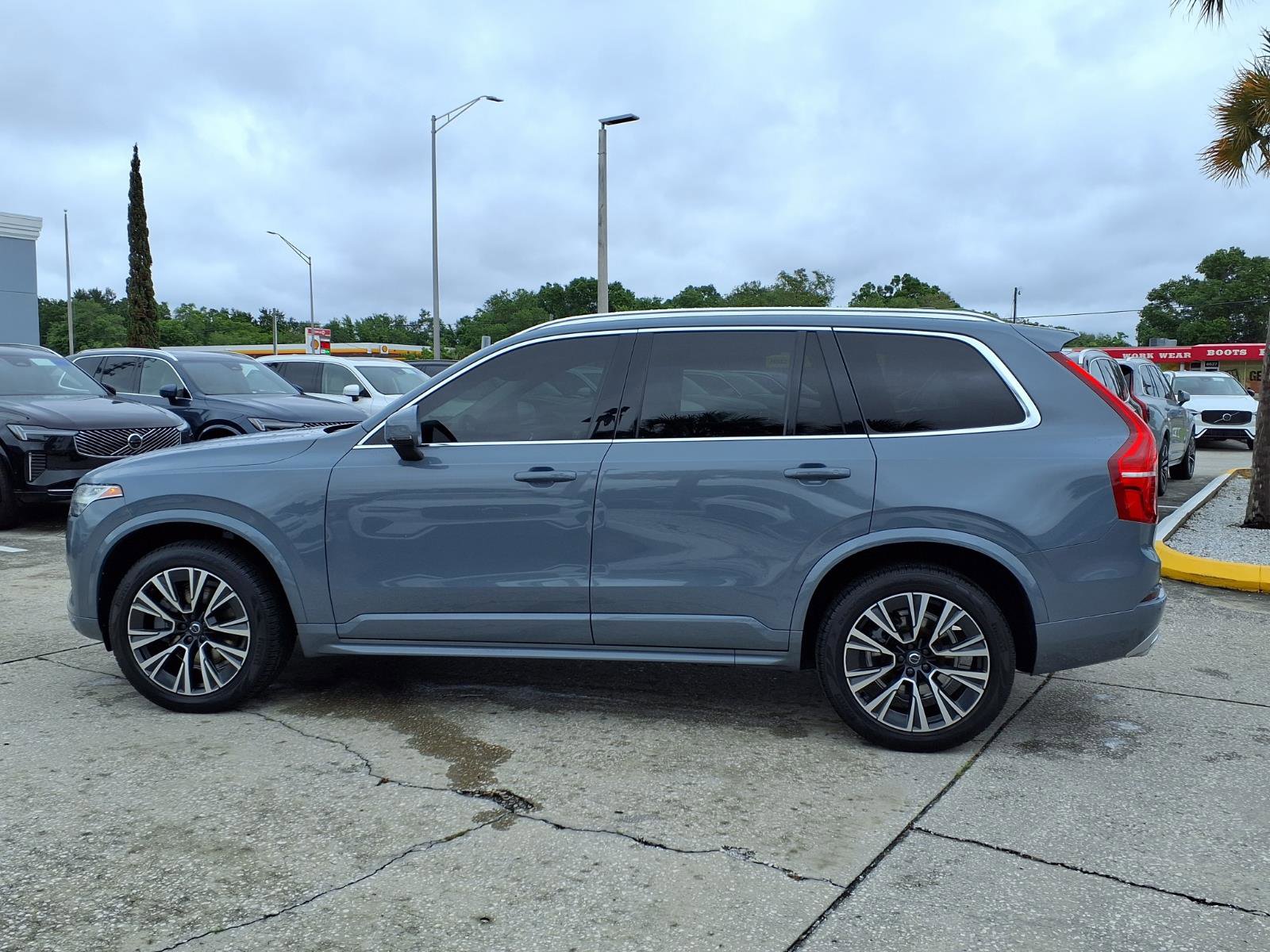 Used 2020 Volvo XC90 T5 Momentum w/ Protection Package Premier image 4