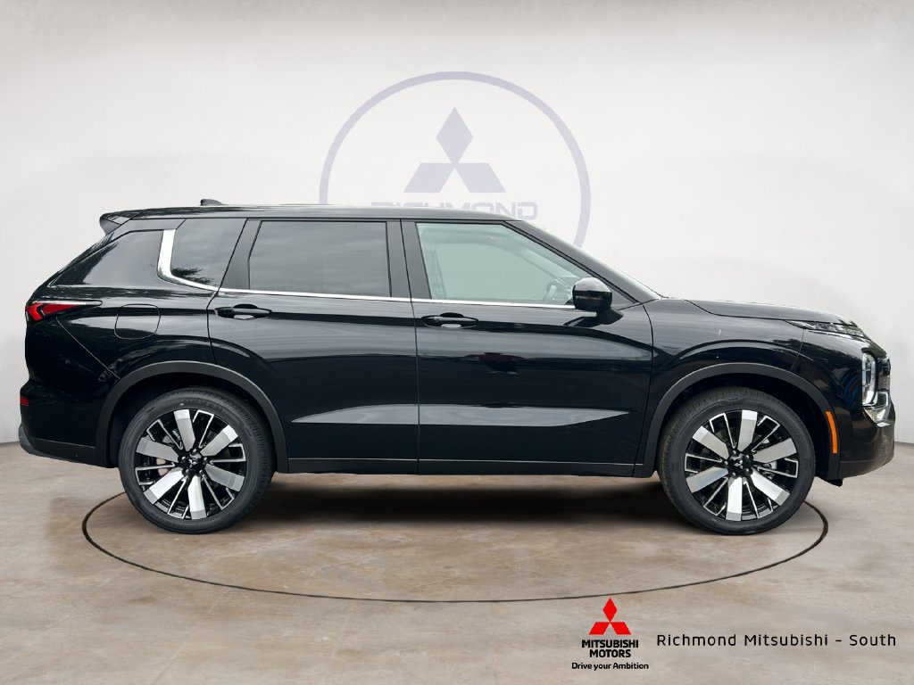 New 2026 Mitsubishi Outlander SE FWD image 2