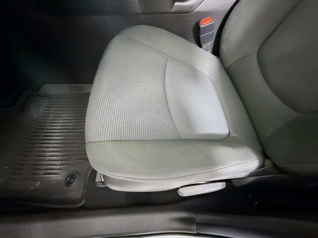Used 2022 Toyota RAV4 LE FWD image 18