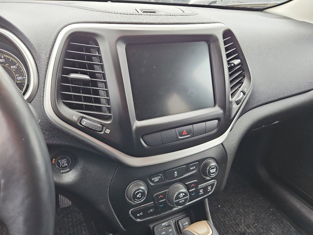 Used 2014 Jeep Cherokee Limited w/ Luxury Group image 12