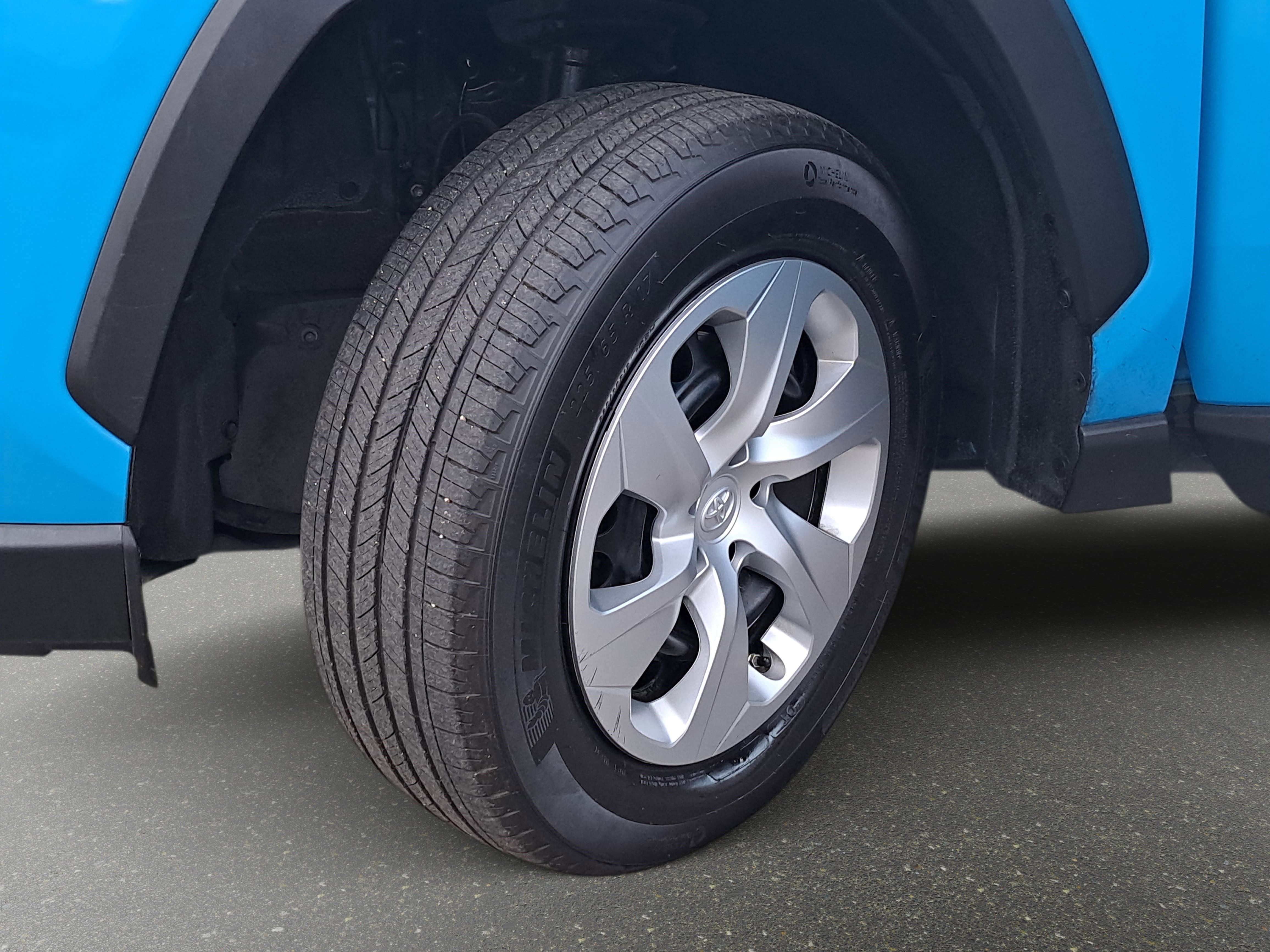 Used 2020 Toyota RAV4 LE image 30