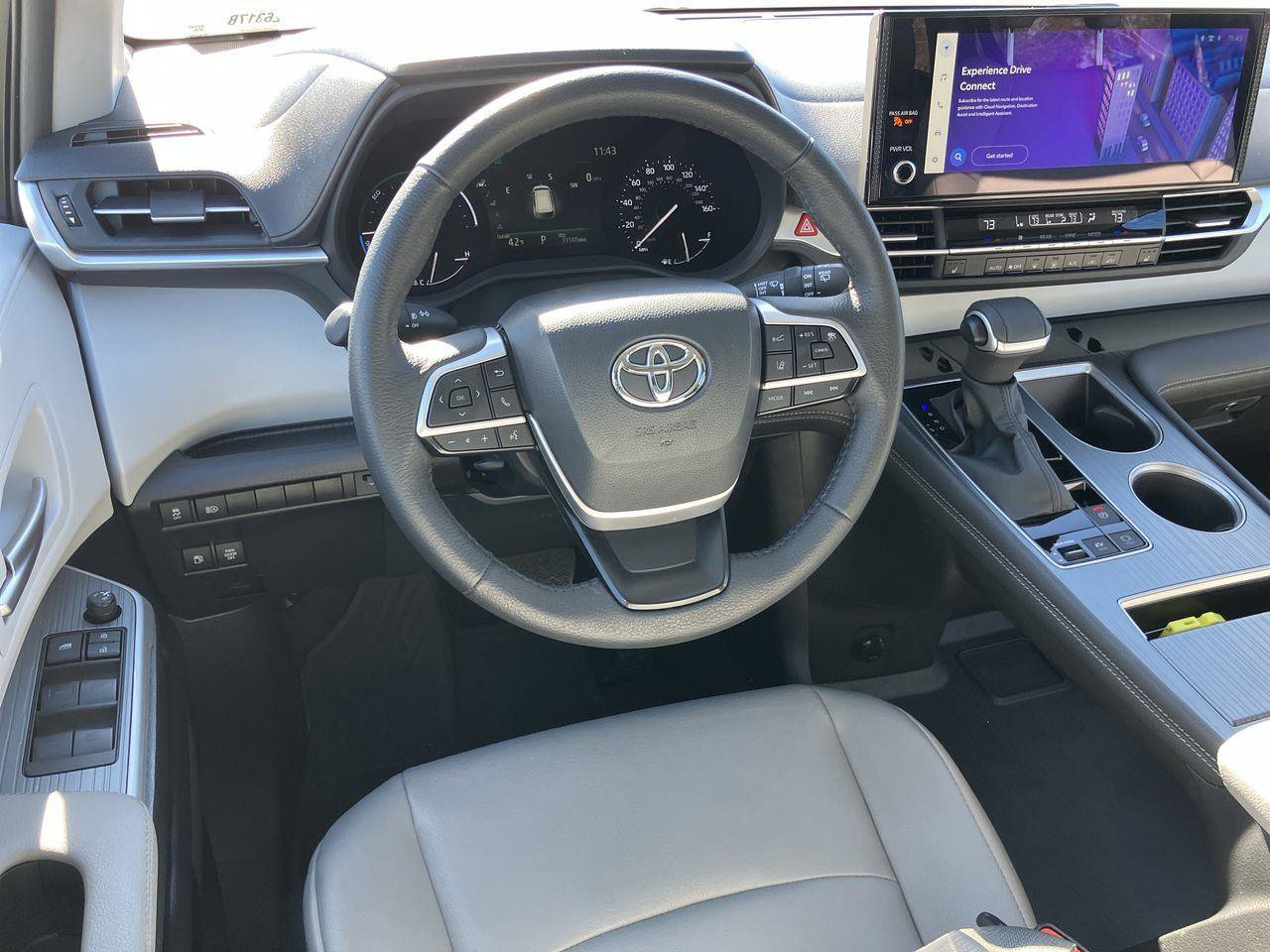 Used 2025 Toyota Sienna XLE image 14