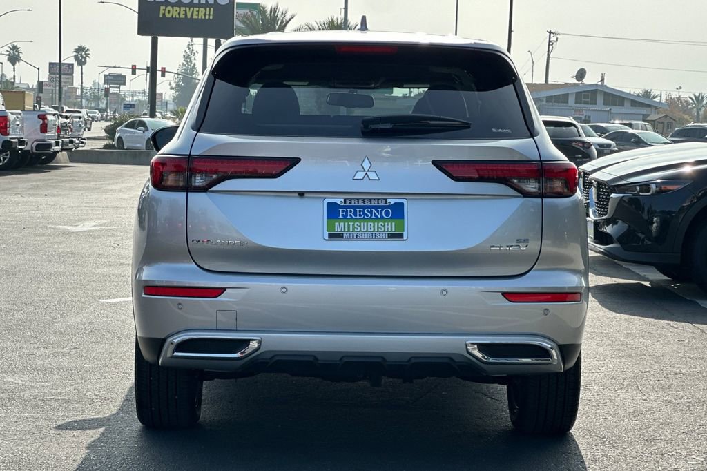 New 2025 Mitsubishi Outlander SE image 6