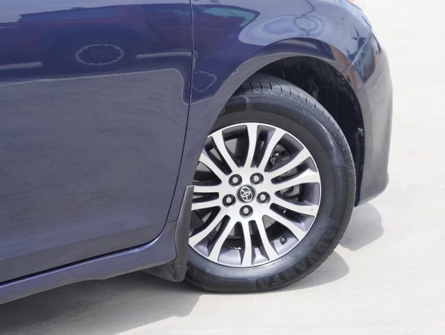 Used 2018 Toyota Sienna XLE w/ XLE Navigation Package image 8