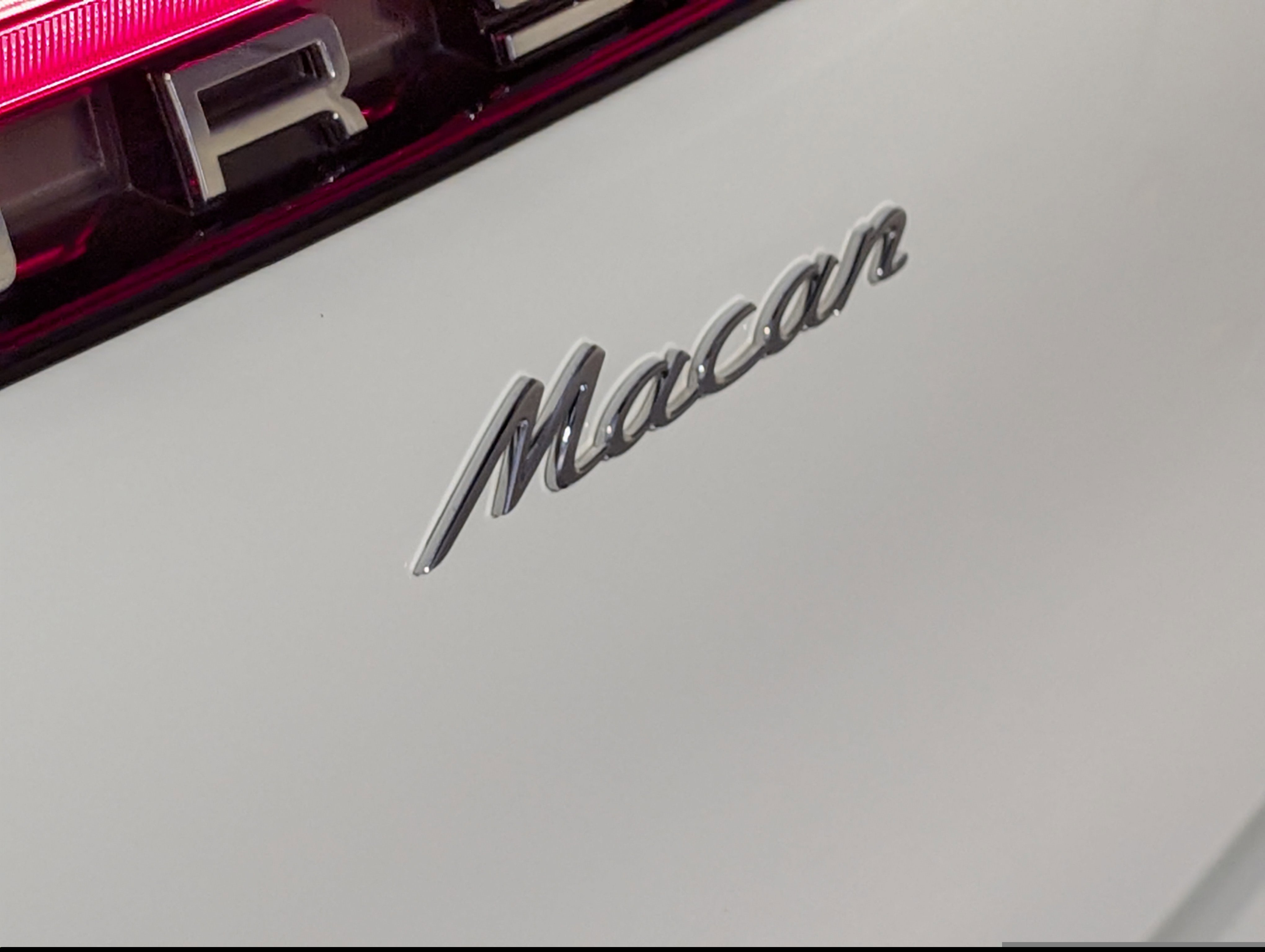 Used 2025 Porsche Macan image 15