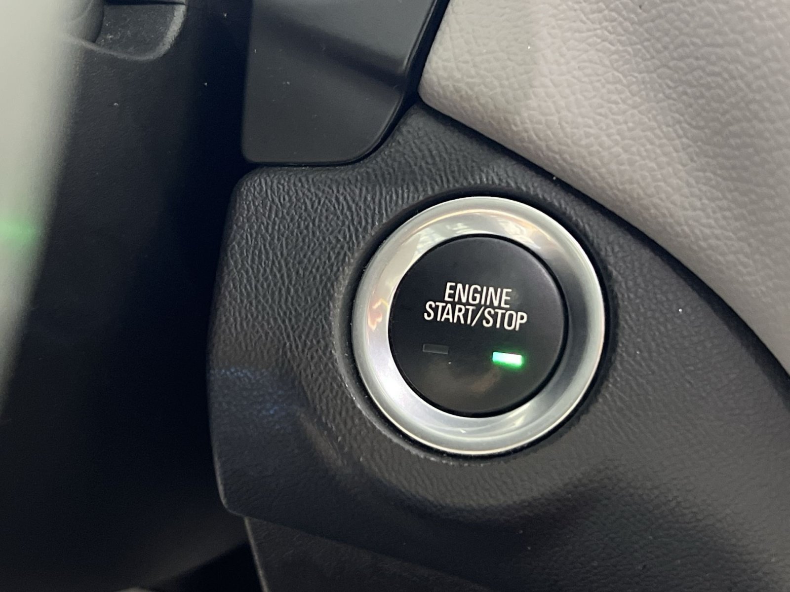 Used 2020 Chevrolet Equinox LT AWD/4WD image 34