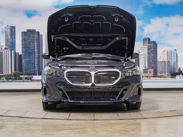 Used 2025 BMW i5 M60 w/ Premium Package image 4