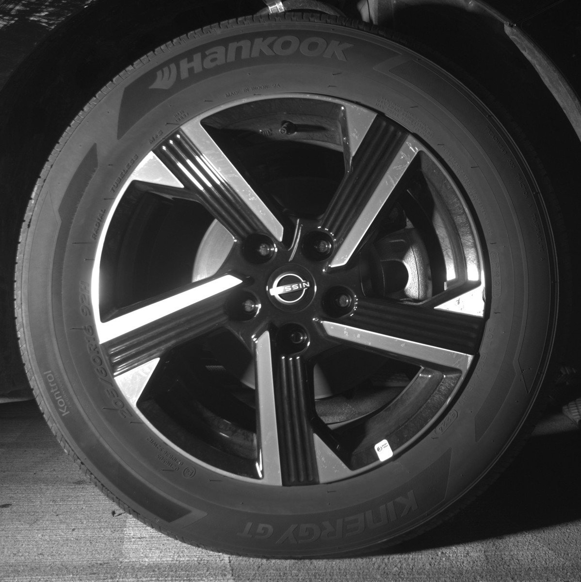 Used 2025 Nissan Sentra SV FWD image 13