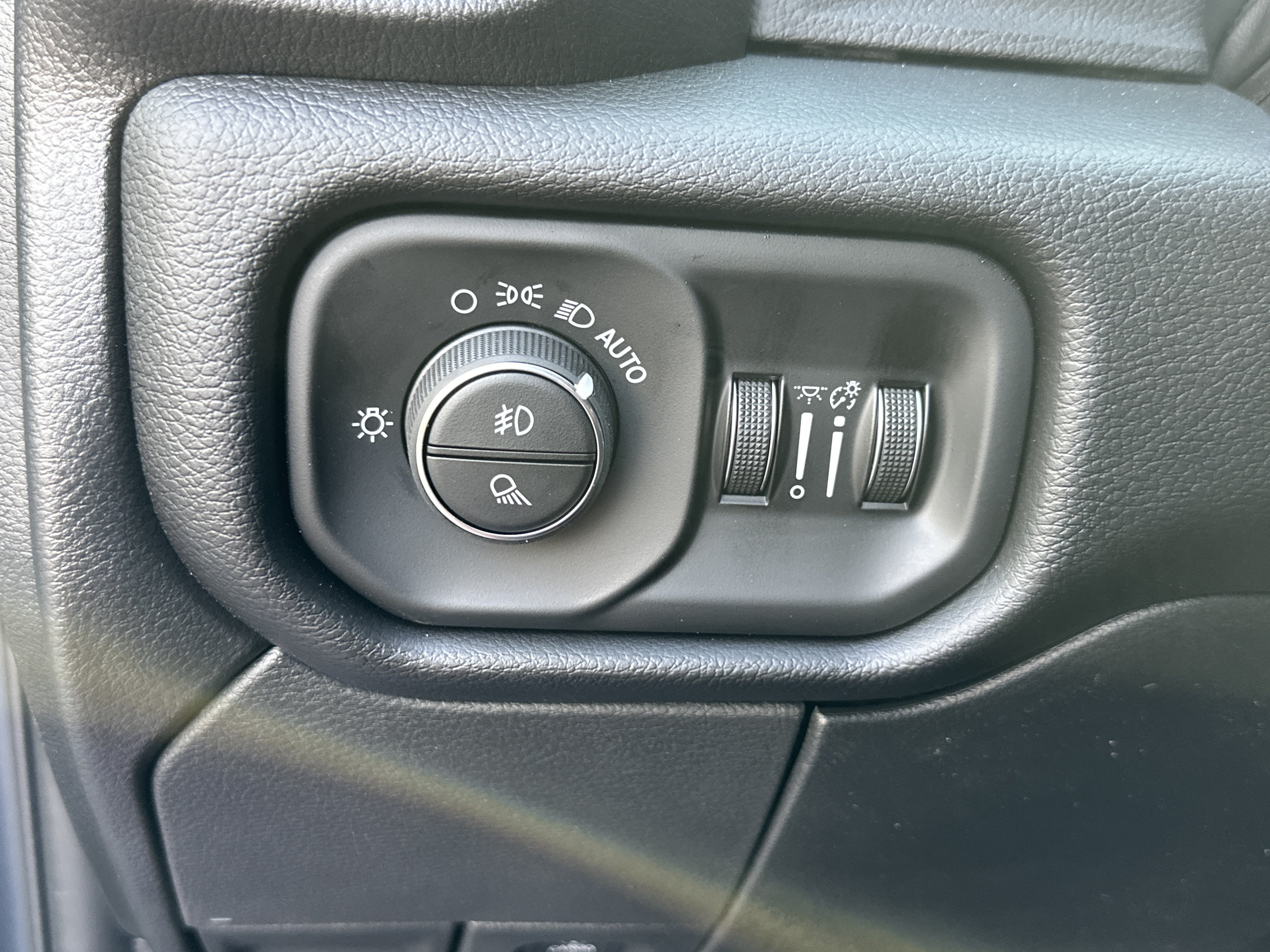 New 2027 RAM 2500 Laramie AWD/4WD image 13