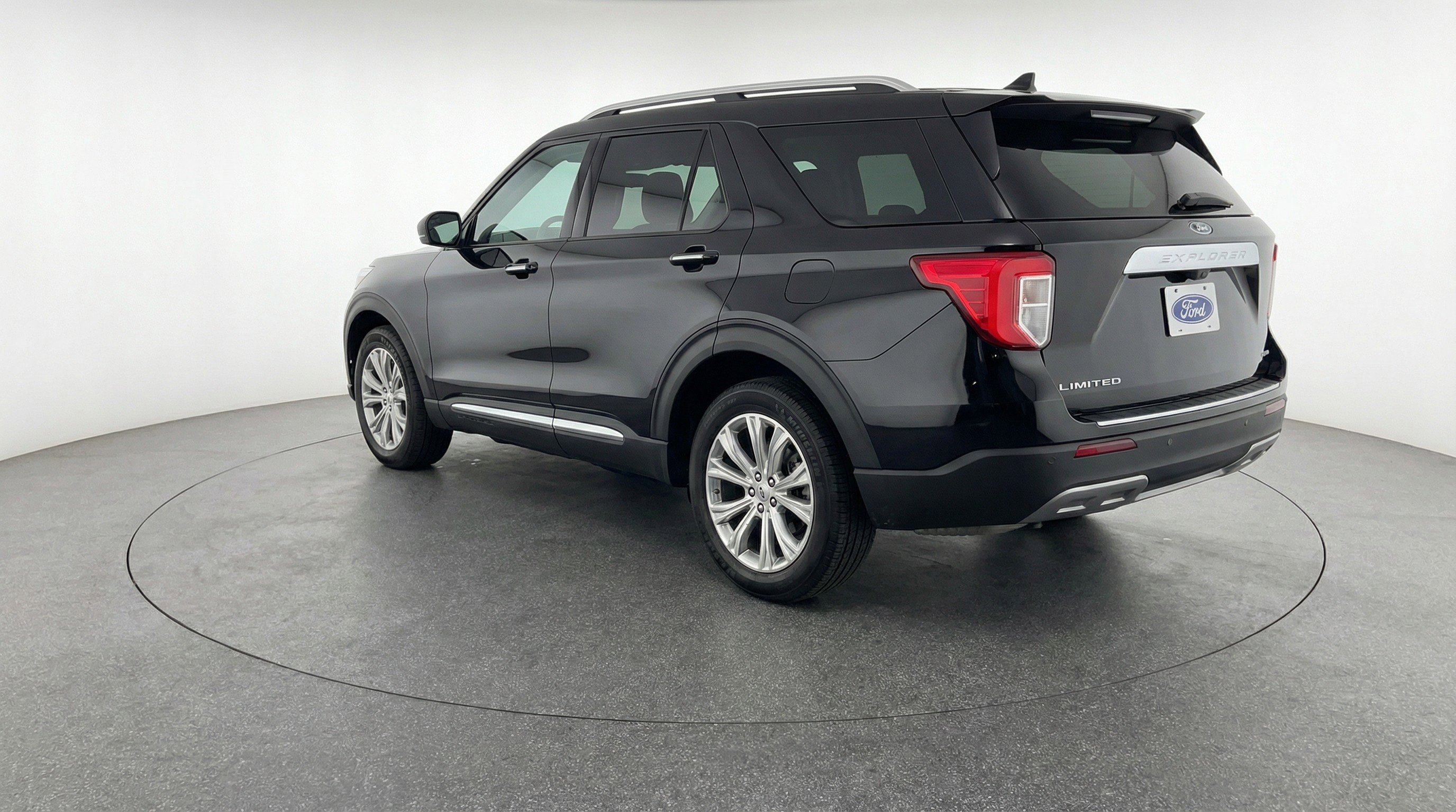 Used 2024 Ford Explorer Limited image 6
